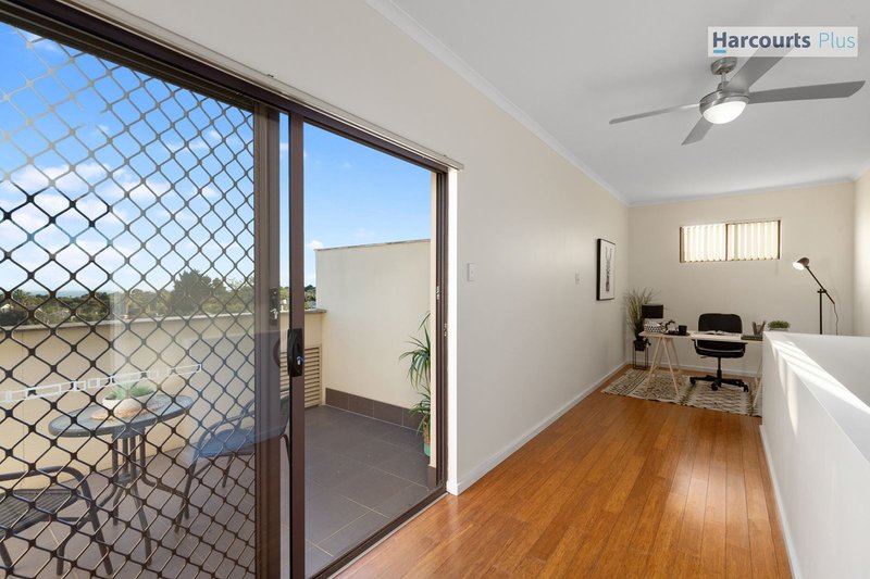 Photo - 24 Antonia Circuit, Hallett Cove SA 5158 - Image 15