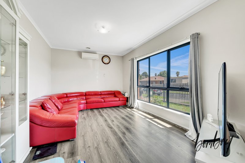 Photo - 2/4 Appin Court, Meadow Heights VIC 3048 - Image 2