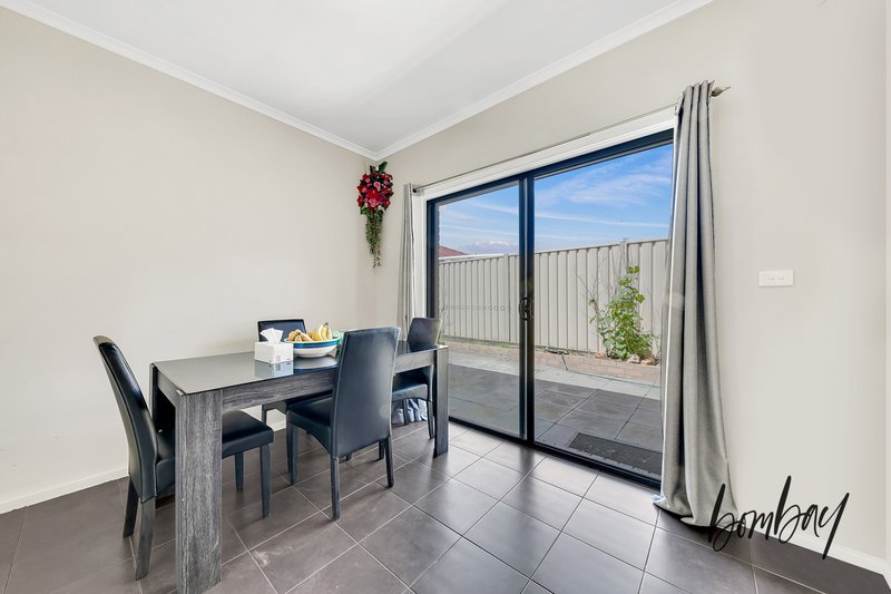 Photo - 2/4 Appin Court, Meadow Heights VIC 3048 - Image 6