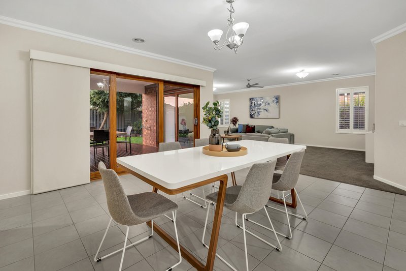 Photo - 24 Arapiles Avenue, Craigieburn VIC 3064 - Image 9