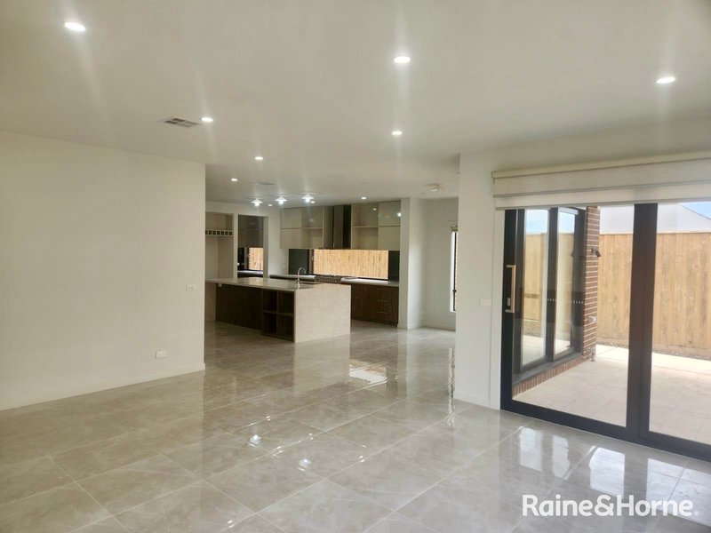 Photo - 24 Arramont Road, Greenvale VIC 3059 - Image 8