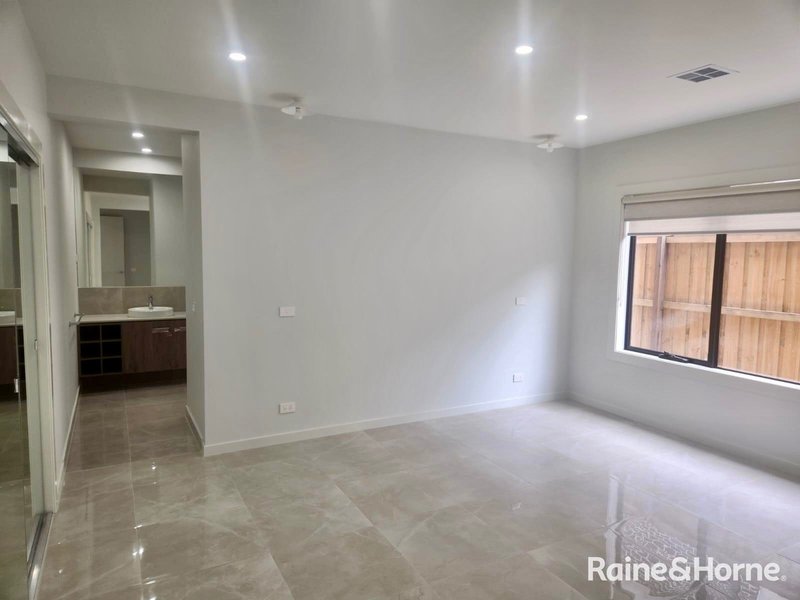 Photo - 24 Arramont Road, Greenvale VIC 3059 - Image 11