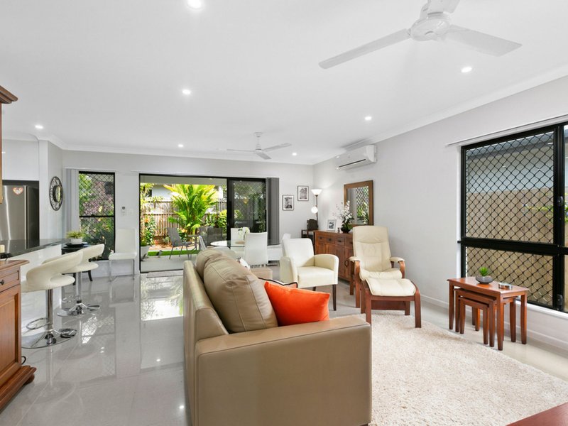 Photo - 24 Arrowsmith Close, Smithfield QLD 4878 - Image 3