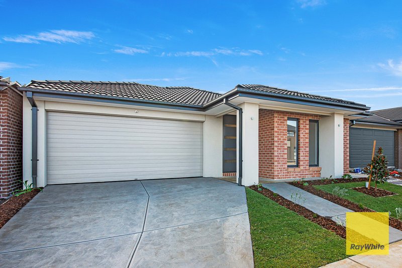Photo - 24 Artfield Drive, Werribee VIC 3030 - Image 2