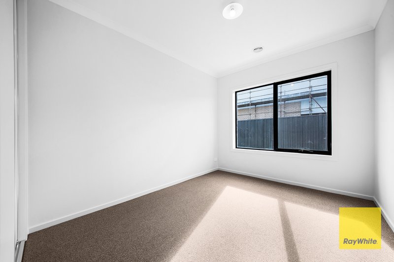 Photo - 24 Artfield Drive, Werribee VIC 3030 - Image 13
