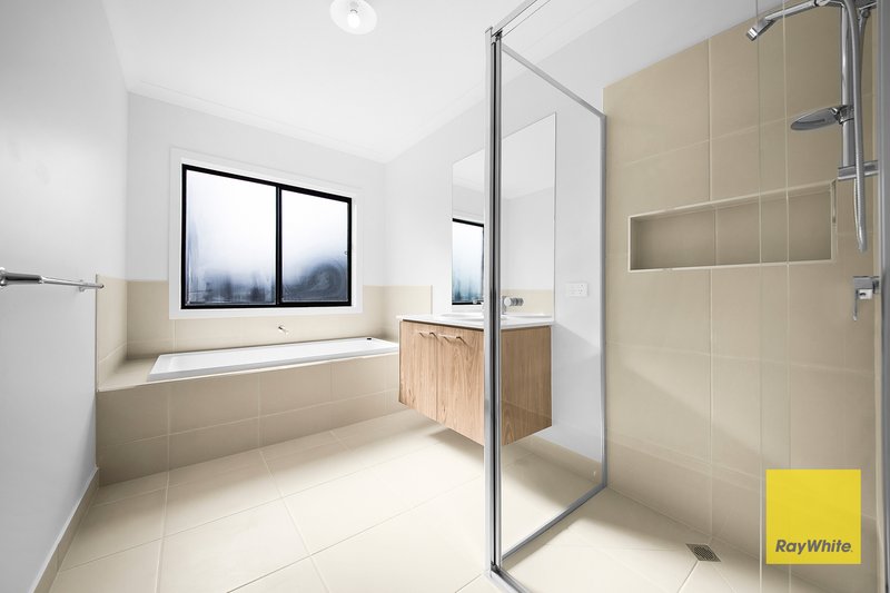 Photo - 24 Artfield Drive, Werribee VIC 3030 - Image 15