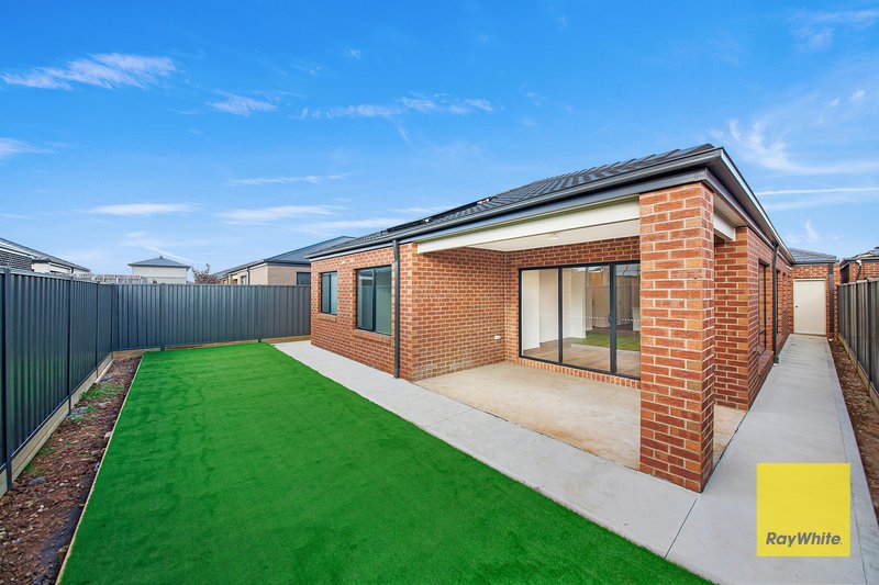 Photo - 24 Artfield Drive, Werribee VIC 3030 - Image 16