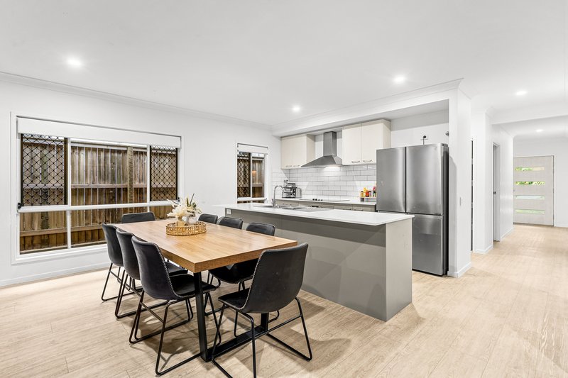 Photo - 24 Atlantic Place, Pallara QLD 4110 - Image 3