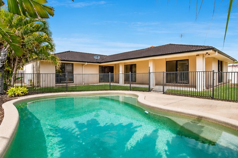 Photo - 24 Audrey Avenue, Helensvale QLD 4212 - Image 2