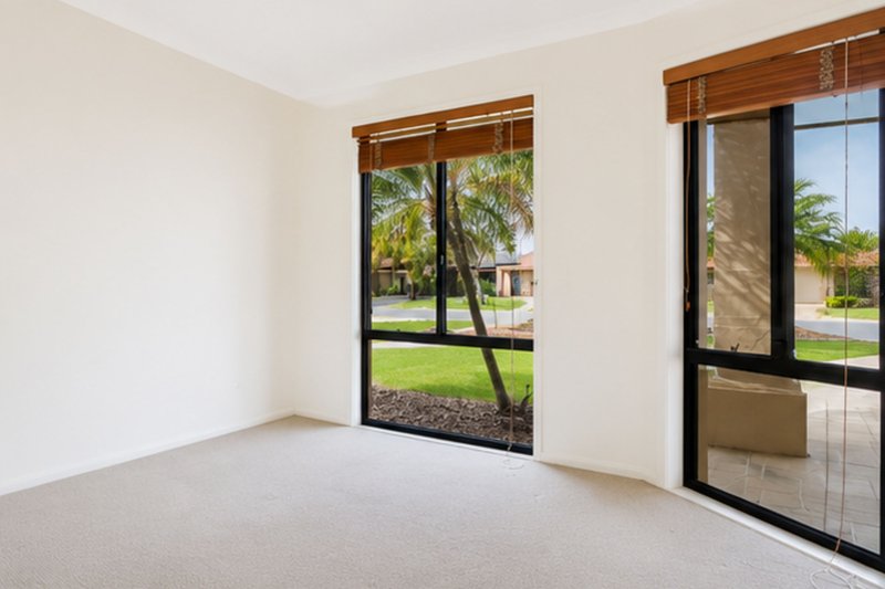 Photo - 24 Audrey Avenue, Helensvale QLD 4212 - Image 6