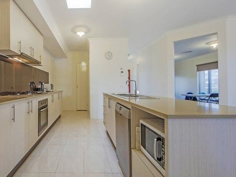 Photo - 24 Australis Drive, Williams Landing VIC 3027 - Image 3