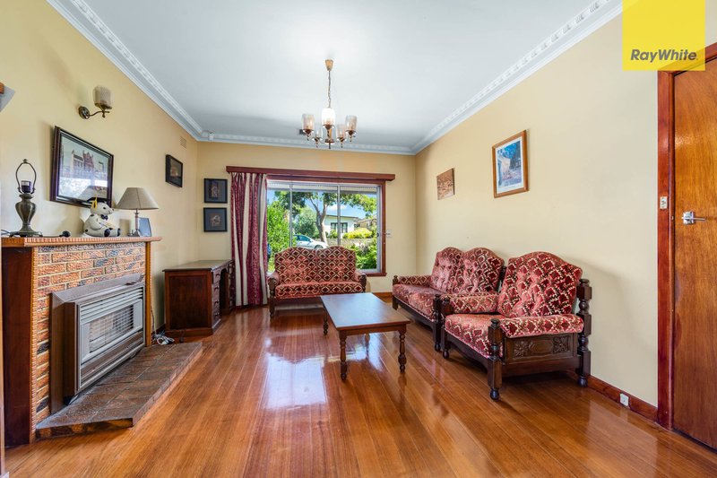 Photo - 24 Avondale Avenue, St Albans VIC 3021 - Image 3