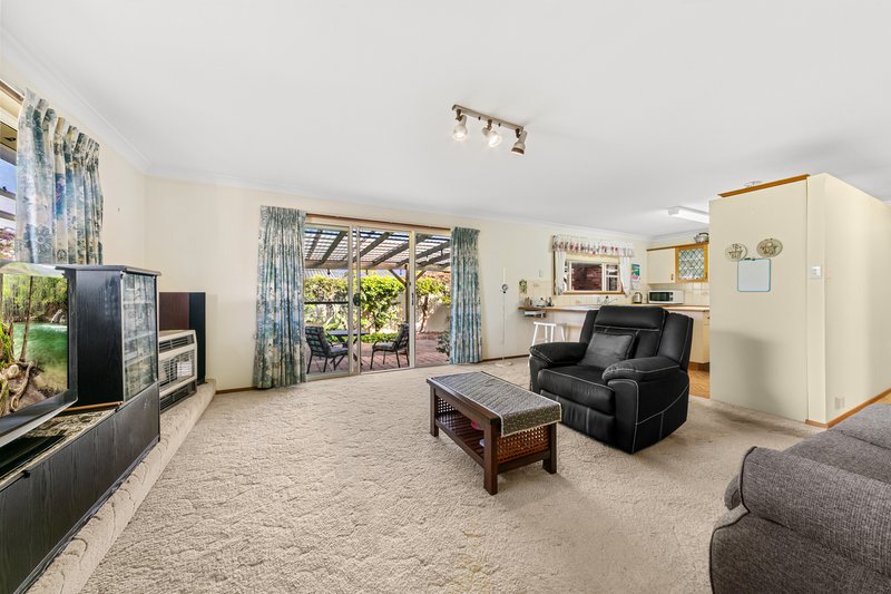 Photo - 24 Avonlea Avenue, Gorokan NSW 2263 - Image 3