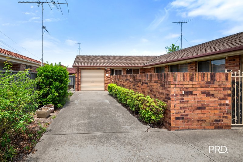 Photo - 2/4 Banderra Road, South Penrith NSW 2750 - Image 2