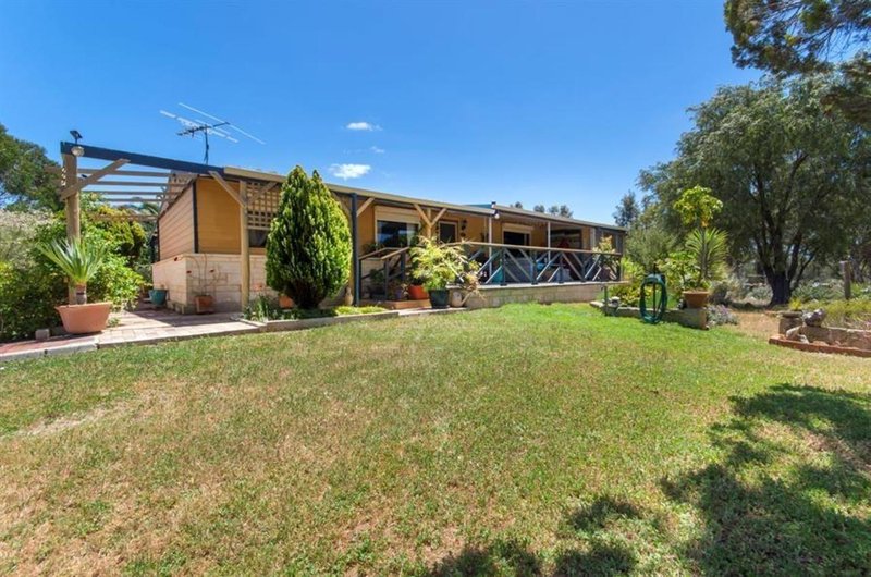 24 Banksia Way, Nilgen WA 6044