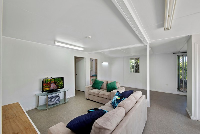 Photo - 24 Barry Street, Yeppoon QLD 4703 - Image 3