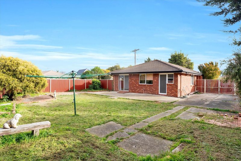 Photo - 24 Bartlett Crescent, Hoppers Crossing VIC 3029 - Image 10