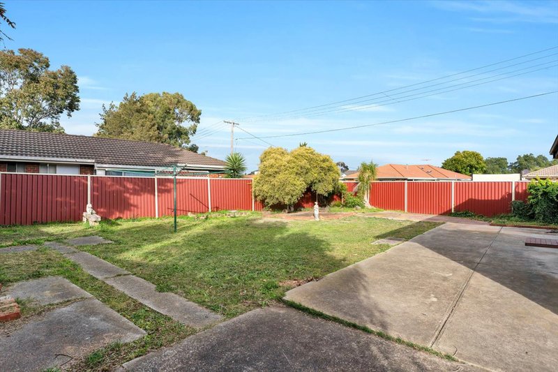 Photo - 24 Bartlett Crescent, Hoppers Crossing VIC 3029 - Image 11