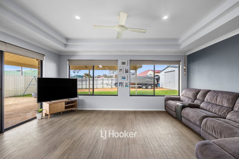 Photo - 24 Barton Drive, Australind WA 6233 - Image 17