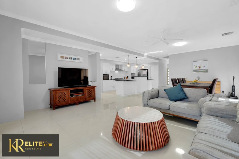 Photo - 24 Bayonne Corner, Piara Waters WA 6112 - Image 4