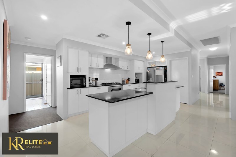 Photo - 24 Bayonne Corner, Piara Waters WA 6112 - Image 5