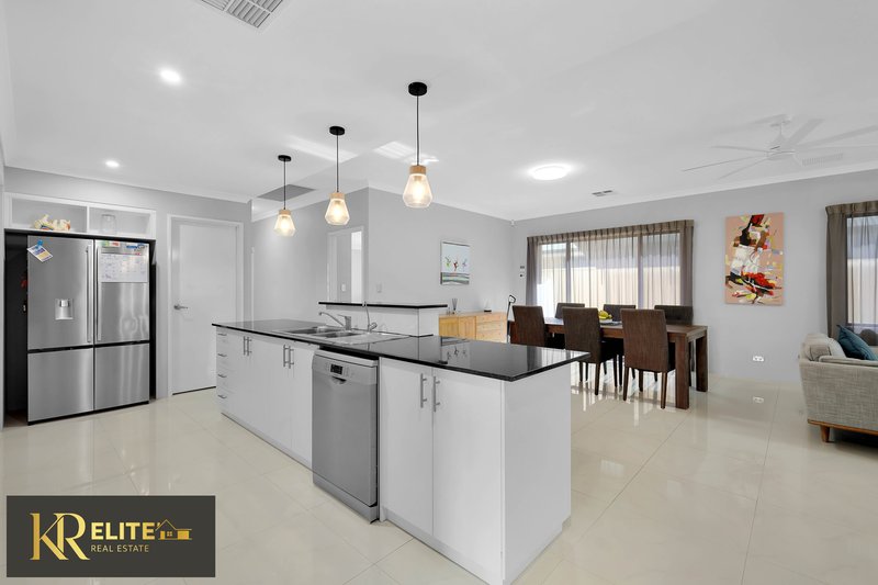 Photo - 24 Bayonne Corner, Piara Waters WA 6112 - Image 9