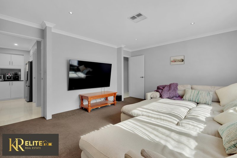 Photo - 24 Bayonne Corner, Piara Waters WA 6112 - Image 10