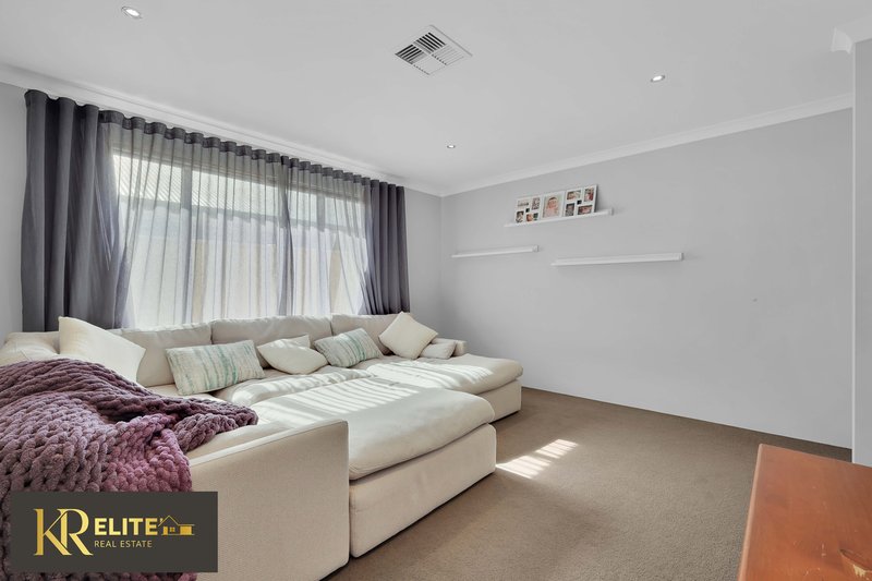 Photo - 24 Bayonne Corner, Piara Waters WA 6112 - Image 11