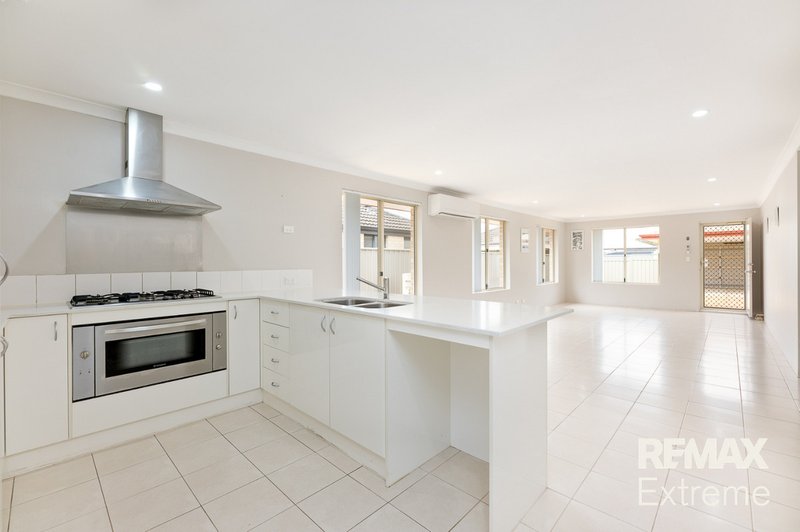 Photo - 24 Beauchamp Loop, Wellard WA 6170 - Image 4