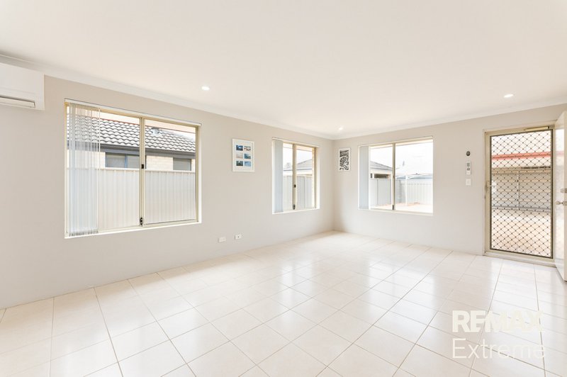 Photo - 24 Beauchamp Loop, Wellard WA 6170 - Image 9