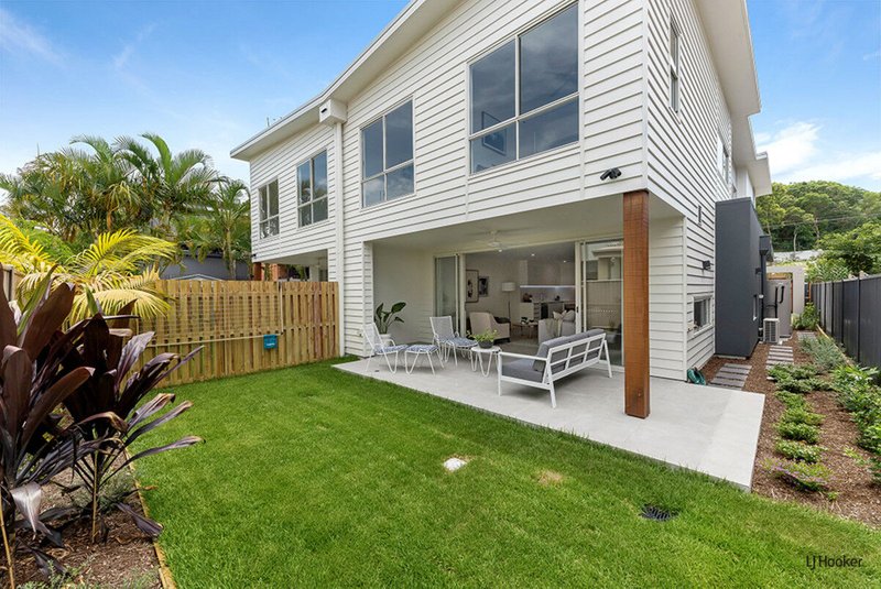 Photo - 2/4 Beelyu Street, Burleigh Heads QLD 4220 - Image 3