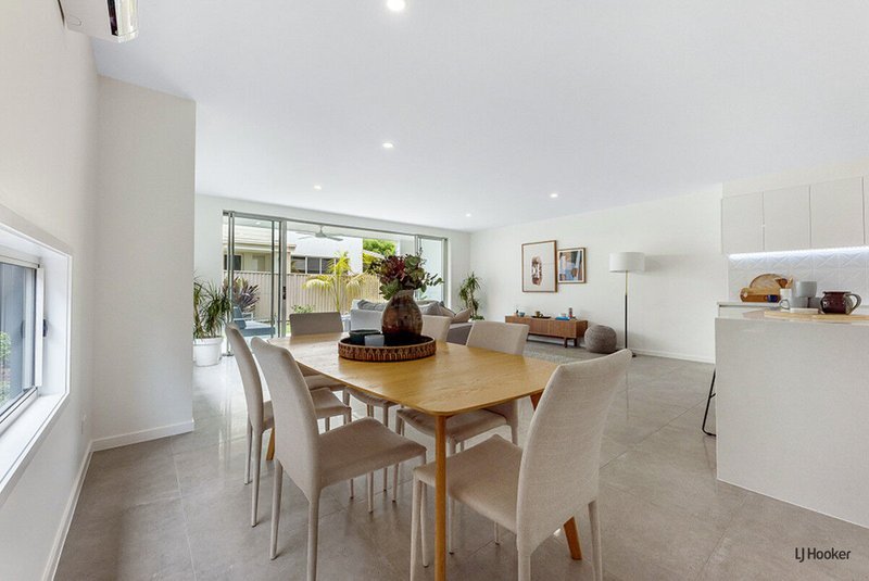 Photo - 2/4 Beelyu Street, Burleigh Heads QLD 4220 - Image 7