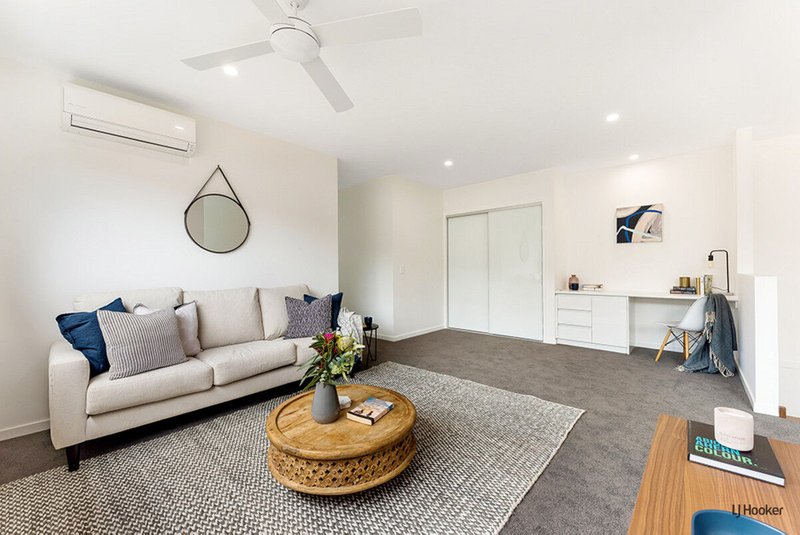 Photo - 2/4 Beelyu Street, Burleigh Heads QLD 4220 - Image 11