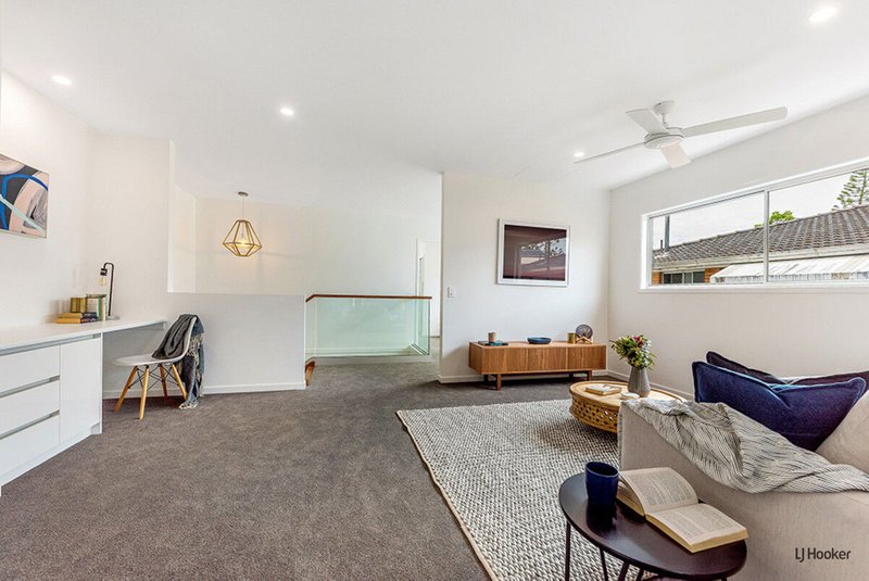 Photo - 2/4 Beelyu Street, Burleigh Heads QLD 4220 - Image 12