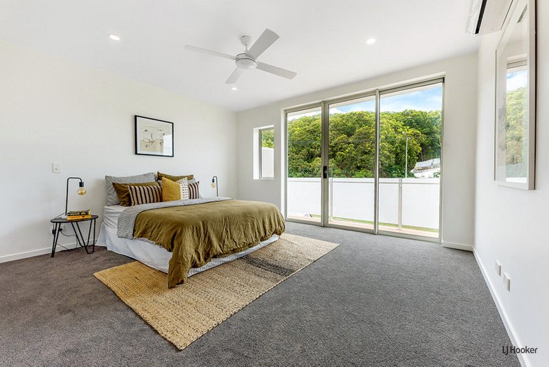 Photo - 2/4 Beelyu Street, Burleigh Heads QLD 4220 - Image 13