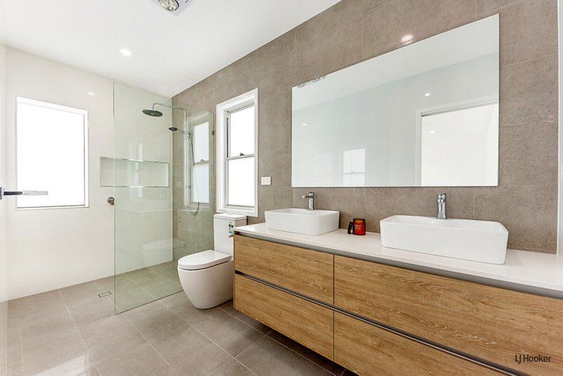 Photo - 2/4 Beelyu Street, Burleigh Heads QLD 4220 - Image 14