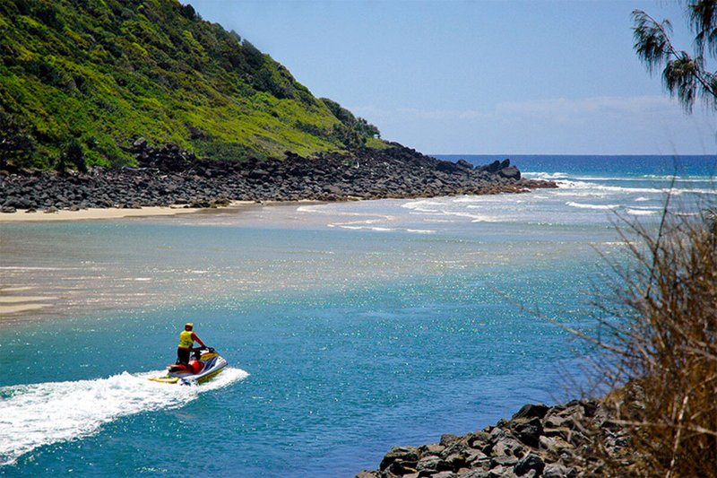 Photo - 2/4 Beelyu Street, Burleigh Heads QLD 4220 - Image 24