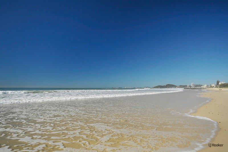 Photo - 2/4 Beelyu Street, Burleigh Heads QLD 4220 - Image 25