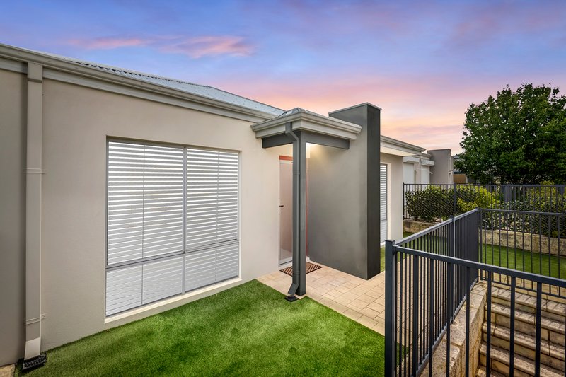 24 Belcastro Way, Madeley WA 6065