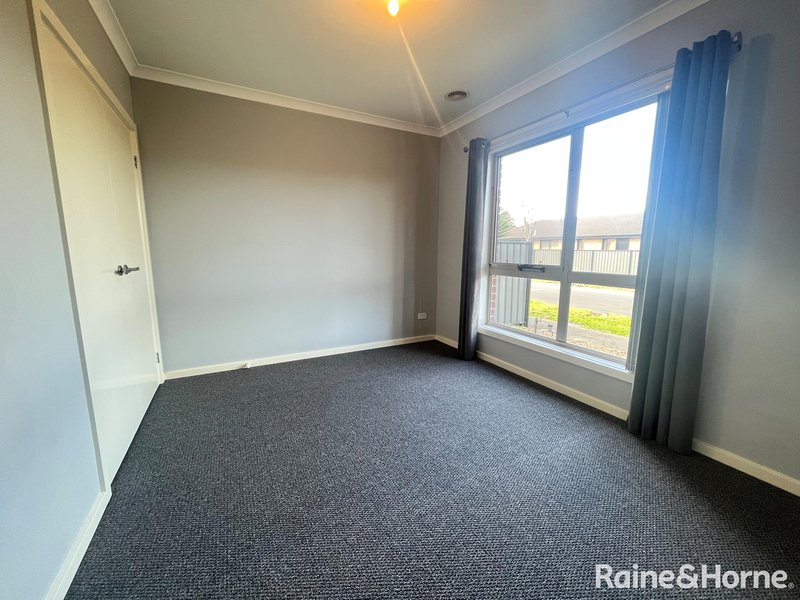 Photo - 24 Berkeley Crescent, Derrimut VIC 3026 - Image 8
