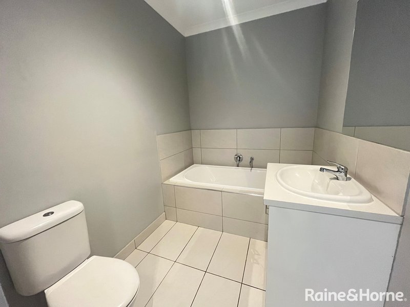 Photo - 24 Berkeley Crescent, Derrimut VIC 3026 - Image 10