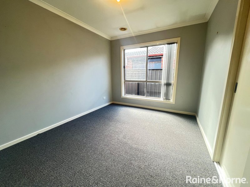 Photo - 24 Berkeley Crescent, Derrimut VIC 3026 - Image 11