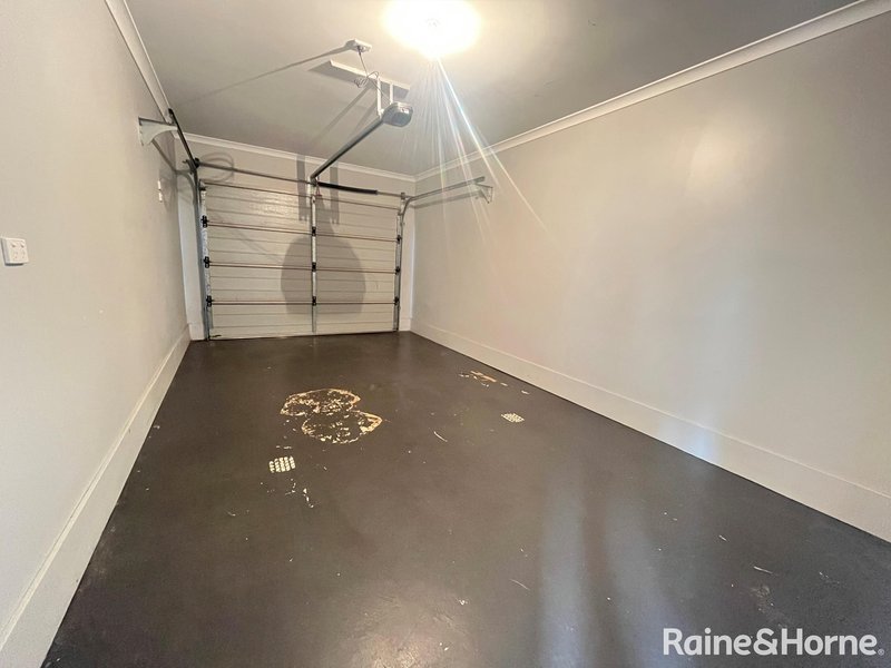 Photo - 24 Berkeley Crescent, Derrimut VIC 3026 - Image 14