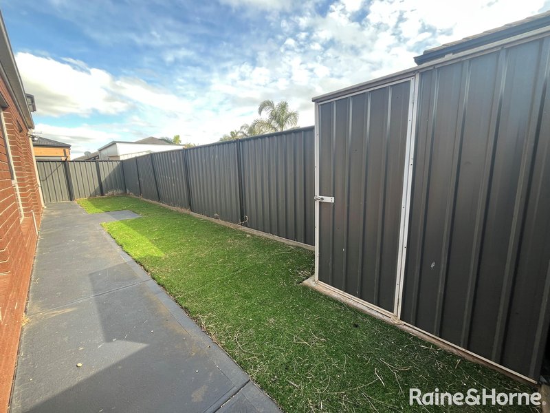 Photo - 24 Berkeley Crescent, Derrimut VIC 3026 - Image 17