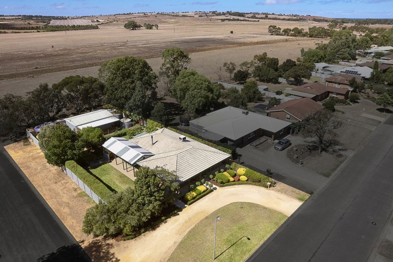 Photo - 24 Berry Smith Drive, Strathalbyn SA 5255 - Image 2