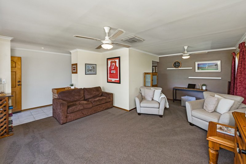 Photo - 24 Berry Smith Drive, Strathalbyn SA 5255 - Image 11