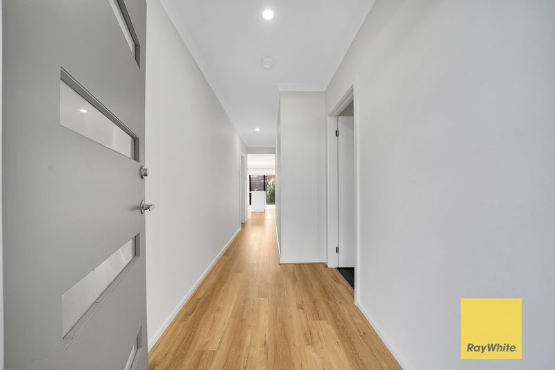 Photo - 24 Bet Street, Truganina VIC 3029 - Image 2