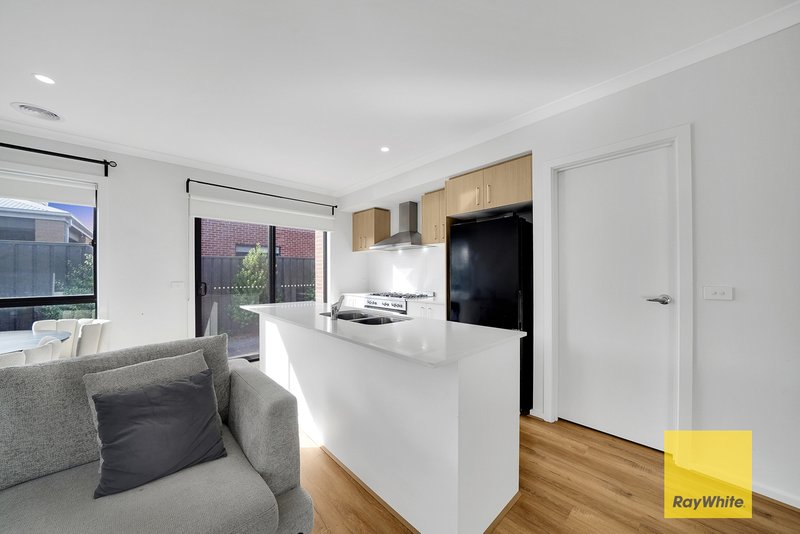 Photo - 24 Bet Street, Truganina VIC 3029 - Image 4