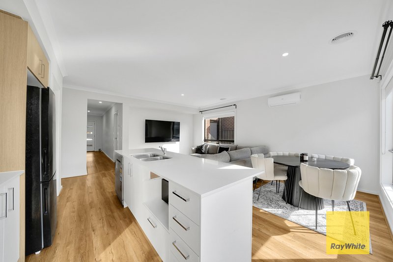 Photo - 24 Bet Street, Truganina VIC 3029 - Image 5