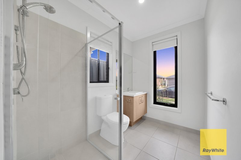 Photo - 24 Bet Street, Truganina VIC 3029 - Image 9